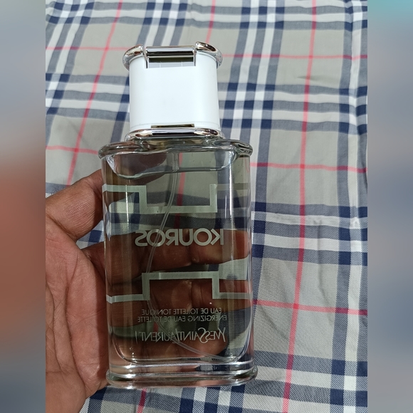 Yves Saint Laurent - Picture 4 of 6